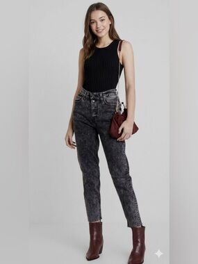 90s vintage-vibe Levi's High Rise Black Grey Mom Jeans